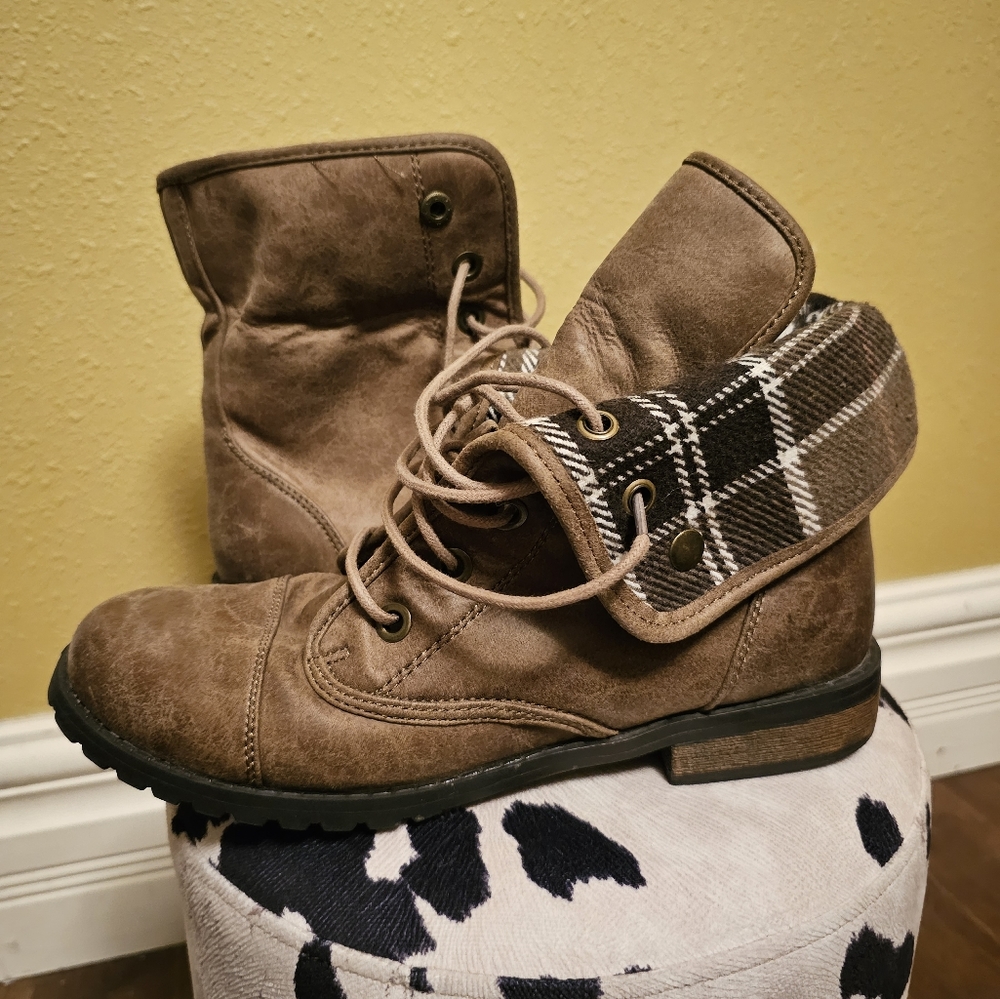 Lace up boots